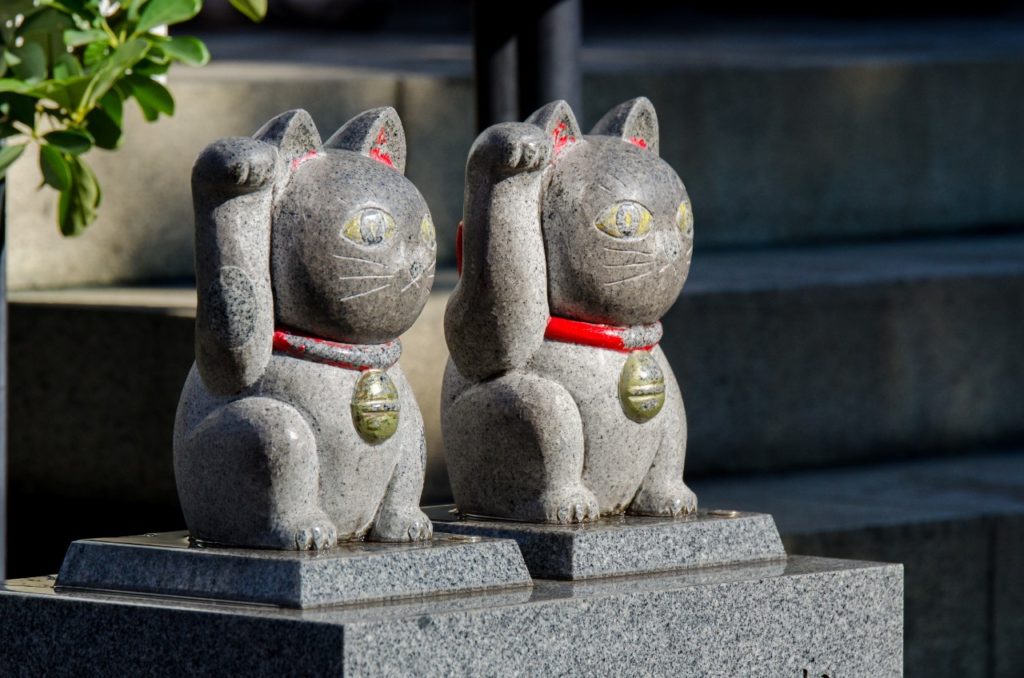 今戸神社の二匹の猫の像の画像