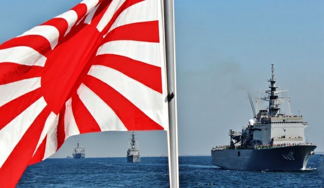 軍艦と旭日旗の写真